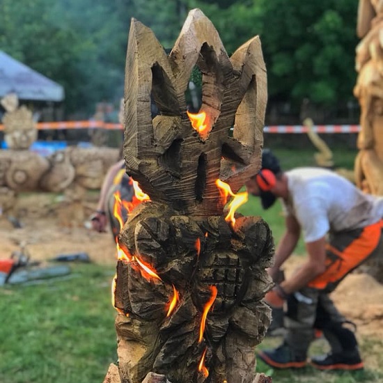 (Українська) У Луцьку відбувся скульптурний симпозіум Korsak carving festival