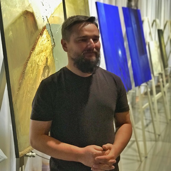 (Українська) «Крок на шляху мистецтва»: Артур Вирста запрошує на виставку містичних пейзажів