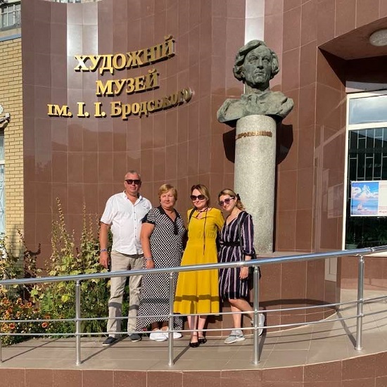 «Космічну» виставку Емми Андієвської з фондів Музею сучасного українського мистецтва Корсаків презентували у Бердянську