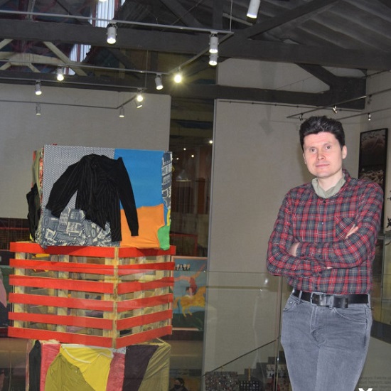 (Українська) У Чільній залі Музею сучасного українського мистецтва Корсаків – новий виставковий проєкт Антона Логова «ВЕЖА»